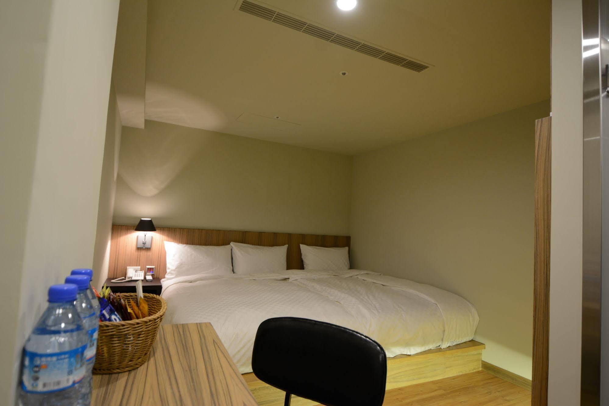 Smile Inn - Taipei Main Station Exterior photo